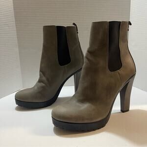 Rosegold Grey heeled boots size 9